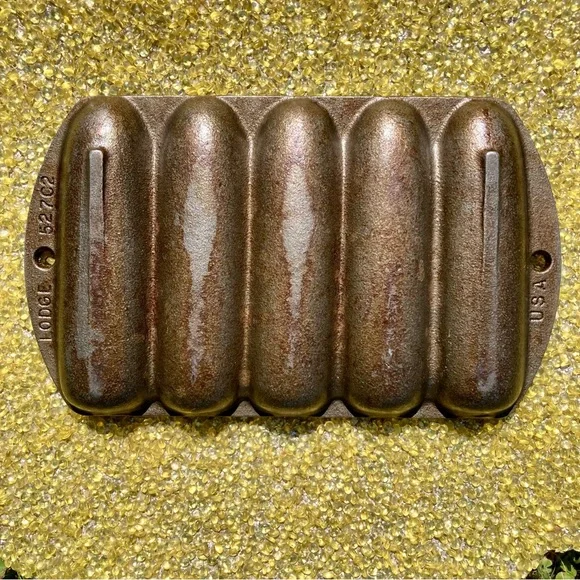 Cast Iron Cornbread Pan - Picture 3 of 10